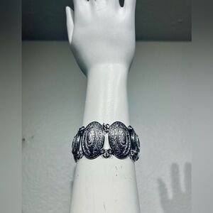 Vintage-Style Silver Oval Link Bracelet - Women